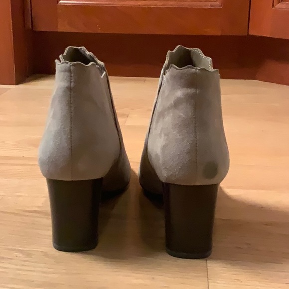 Vaneli Women’s ankle boots, size 7N - Picture 4 of 8